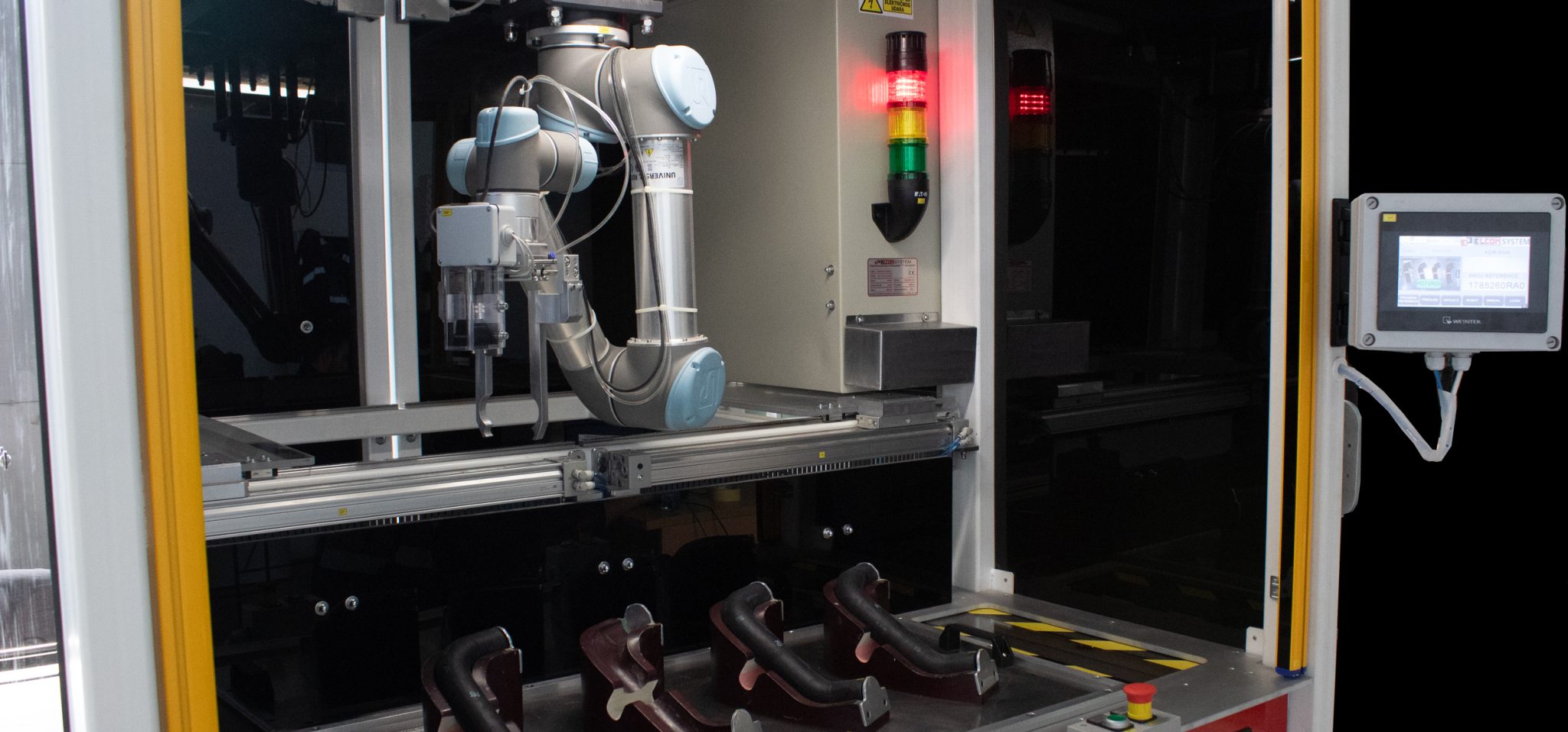 Kontrolna stanica sa robotskom rukom